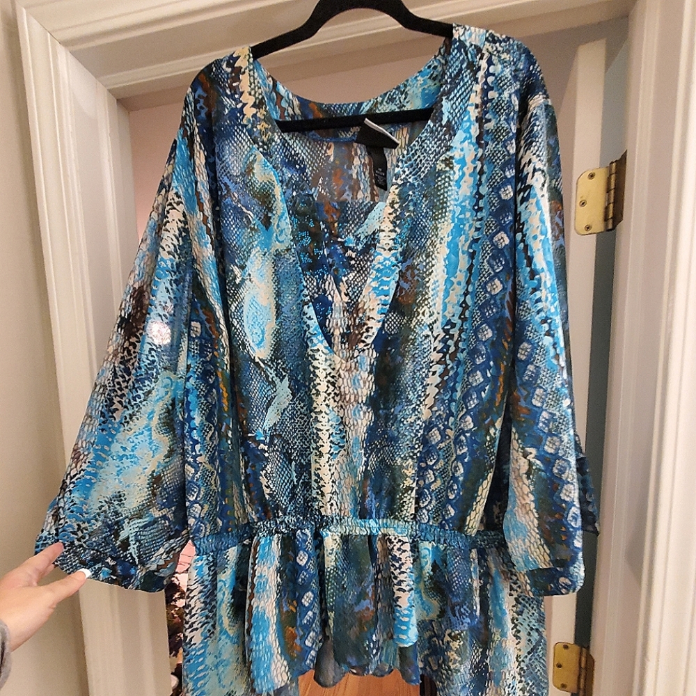 Added Dimensions, Size 4x, Teal Snakeskin looking with Rhinestones